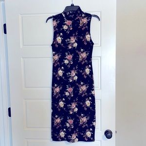 Forever 21 size large midi dress. New without tags. Floral design.